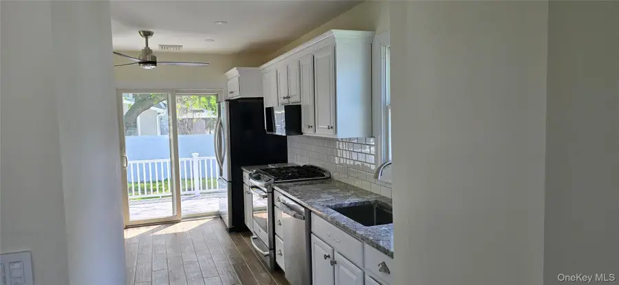 87 Willet Avenue, Sayville, NY 11782 - #3