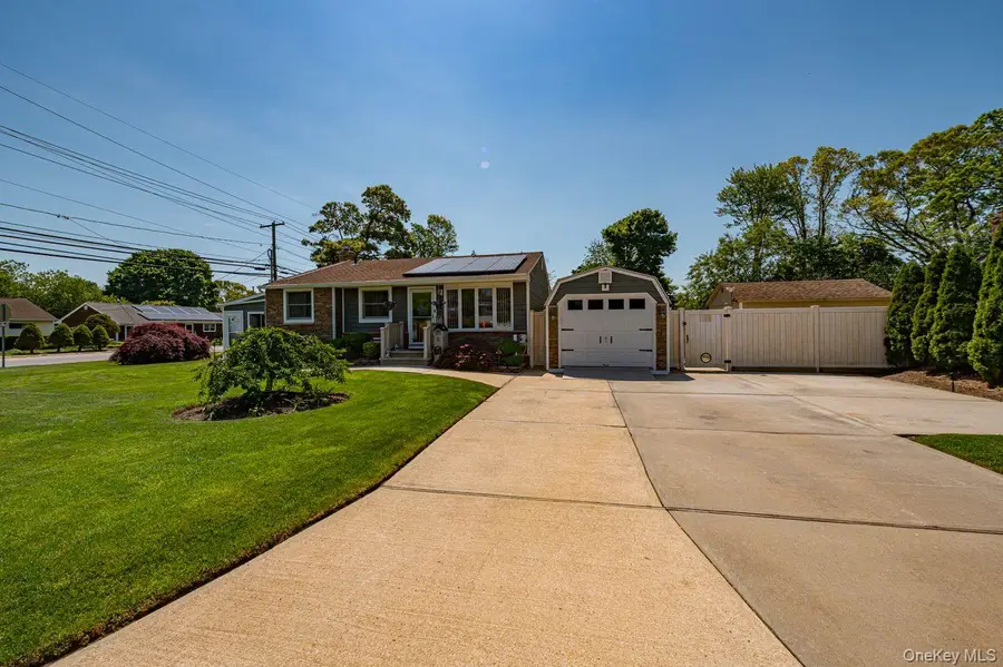 8 Oswego Drive, Bay Shore, NY 11706 - #2