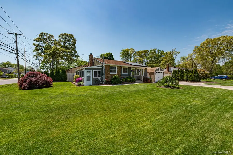 8 Oswego Drive, Bay Shore, NY 11706 - #3