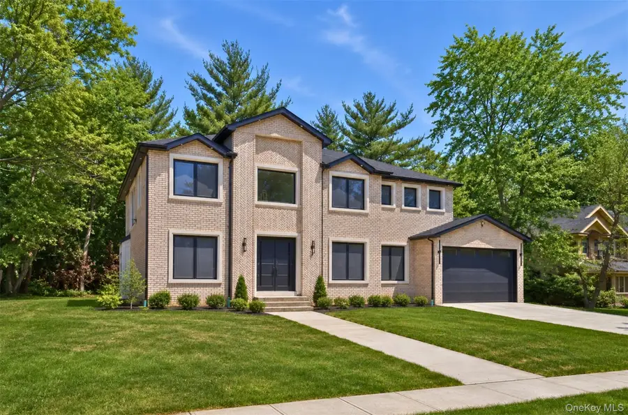 97 Parkway Drive, Roslyn Heights, NY 11577 - #2