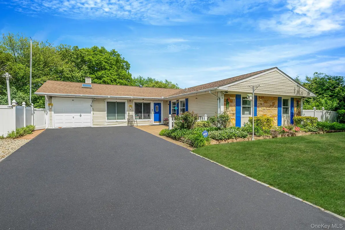 5 Tawny Pass, South Setauket, NY 11720 - #1
