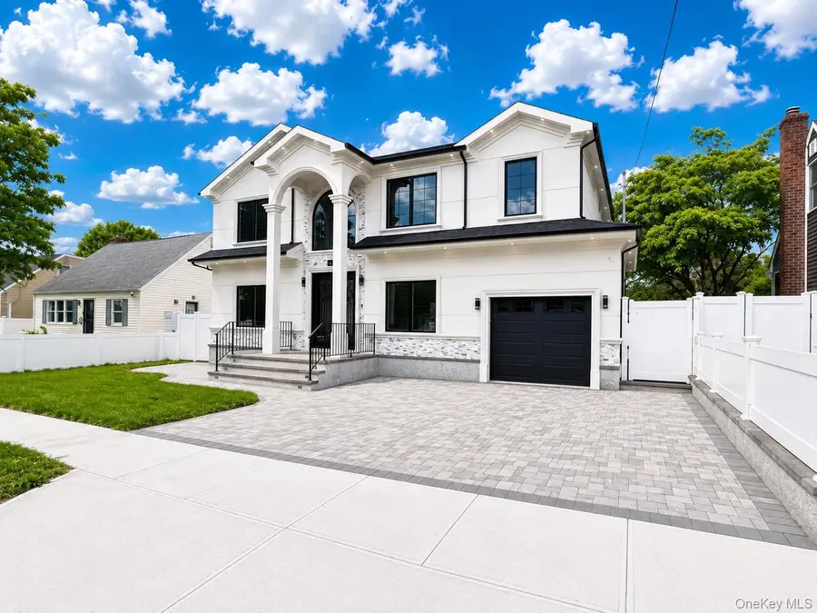 26 Kingston Avenue, Hicksville, NY 11801 - #2