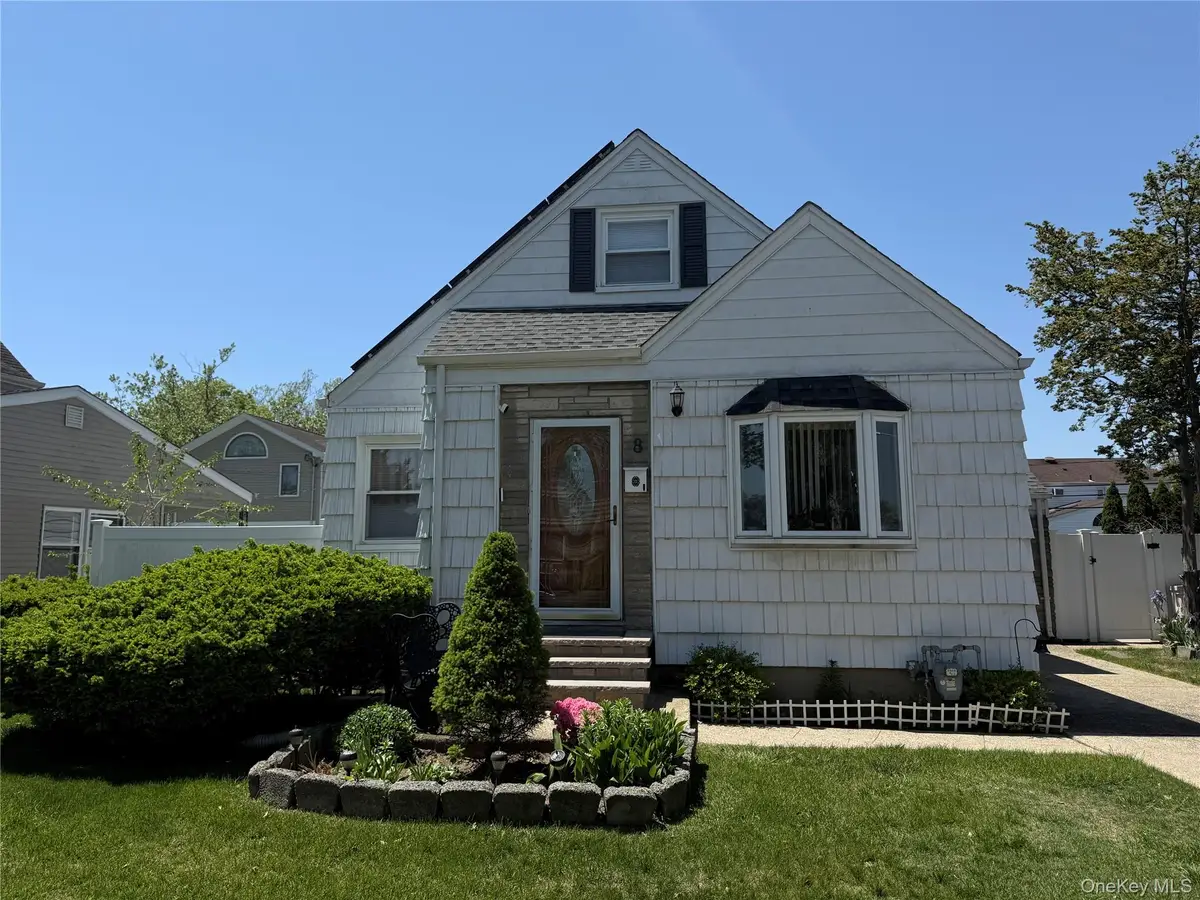8 Cedarlawn Boulevard, Valley Stream, NY 11580 - #1