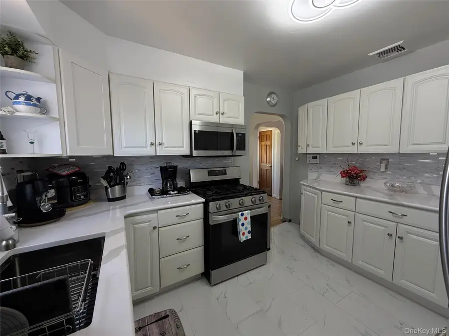 8 Cedarlawn Boulevard, Valley Stream, NY 11580 - #2