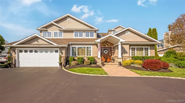 164 Pace Drive S, West Islip, NY 11795