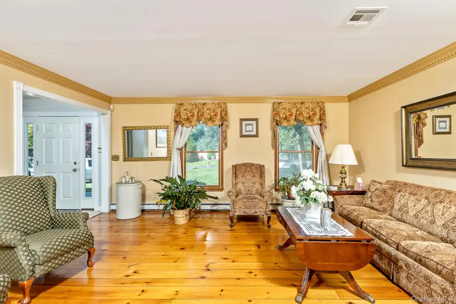 41 Astor Avenue, Saint James, NY 11780 - #3