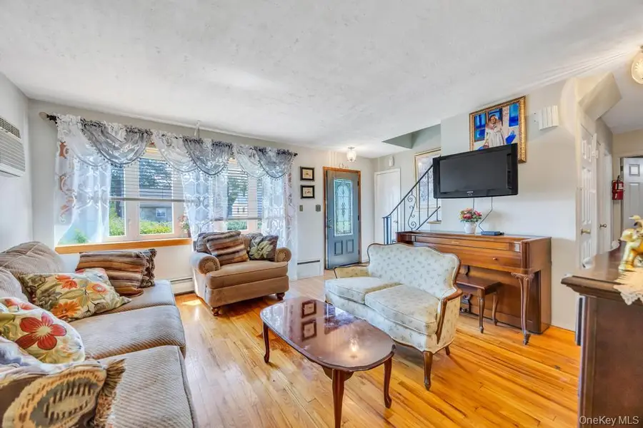 190 Sylvester Street, Westbury, NY 11590 - #3