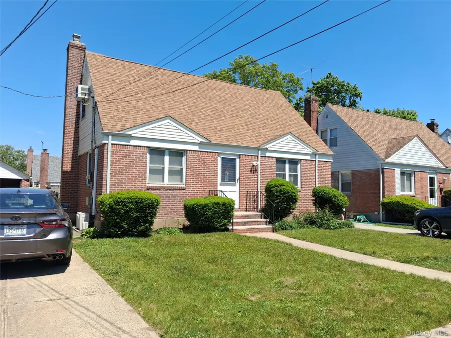 76-37 271st Street, New Hyde Park, NY 11040 - #2