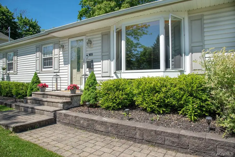 169 N Magnolia Street, Pearl River, NY 10965 - #2