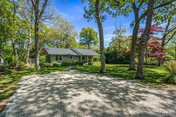 20 Shinnecock Lane, Hampton Bays, NY 11946