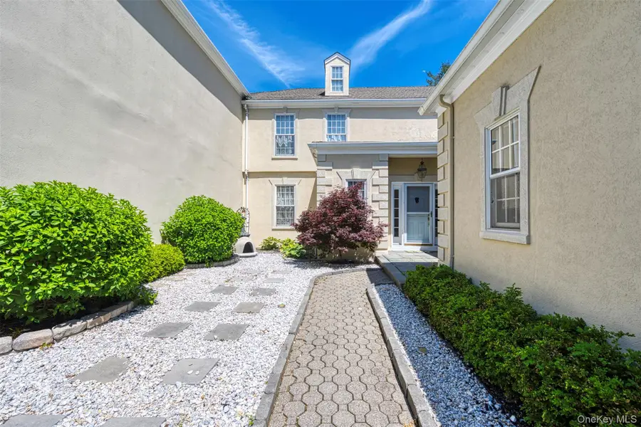 10 Swan Court, Glen Cove, NY 11542 - #2