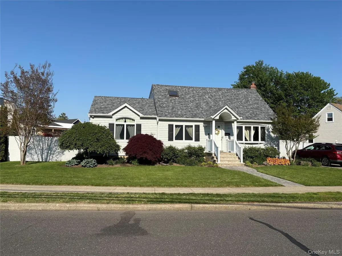 104 Phyllis Drive, Lindenhurst, NY 11757 - #1
