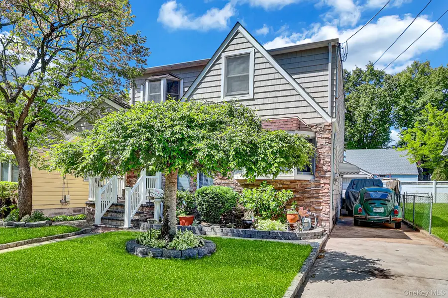 545 N 2nd Street, New Hyde Park, NY 11040 - #3