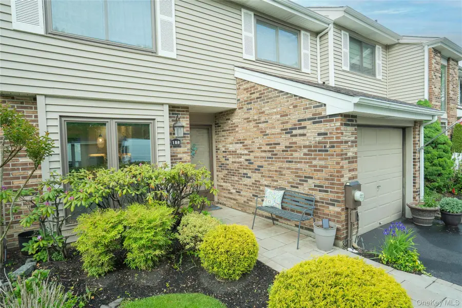 188 Pond View Lane, Smithtown, NY 11787 - #3