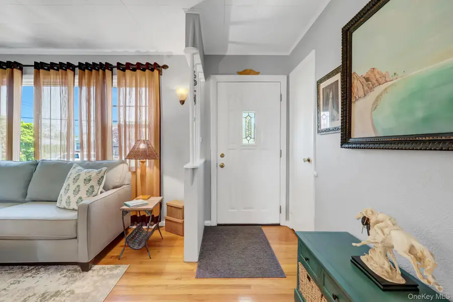202 N Kings Avenue, Massapequa, NY 11758 - #3
