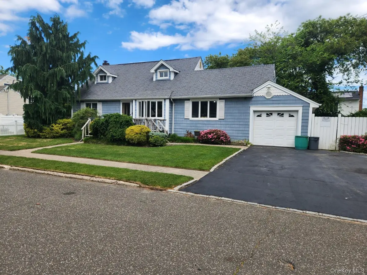15 Nims Avenue, West Babylon, NY 11704 - #1