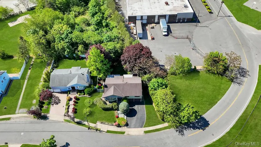 27 Clinton Lane, Hicksville, NY 11801 - #2