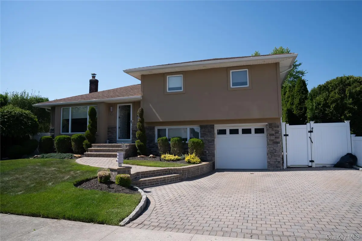 105 Lincoln Road S, Plainview, NY 11803 - #1