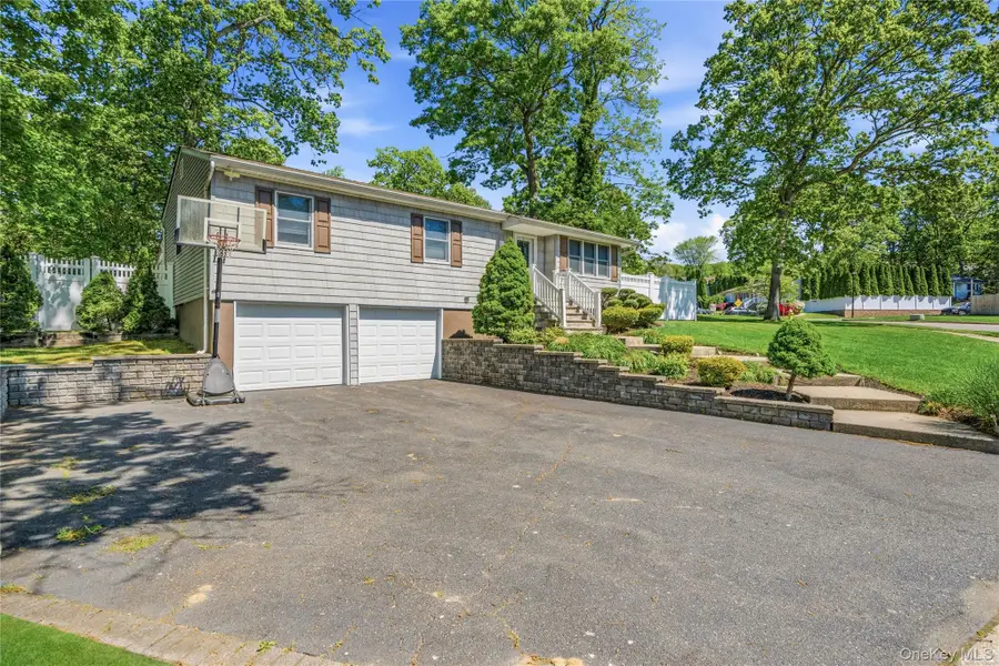 4 Olive Court, Farmingville, NY 11738 - #3