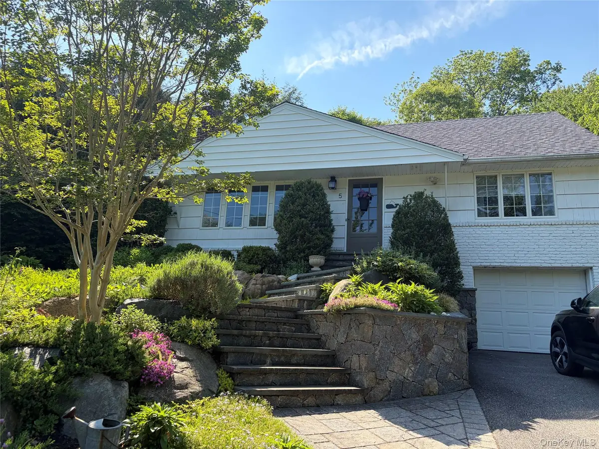 5 Gaines Place, Huntington, NY 11743 - #1