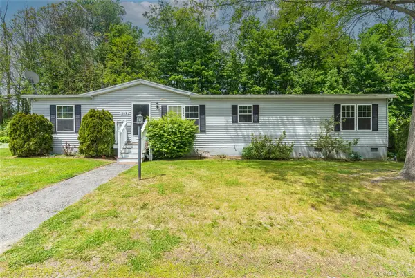 209 Wood Hollow Road, Hopewell Junction, NY 12533