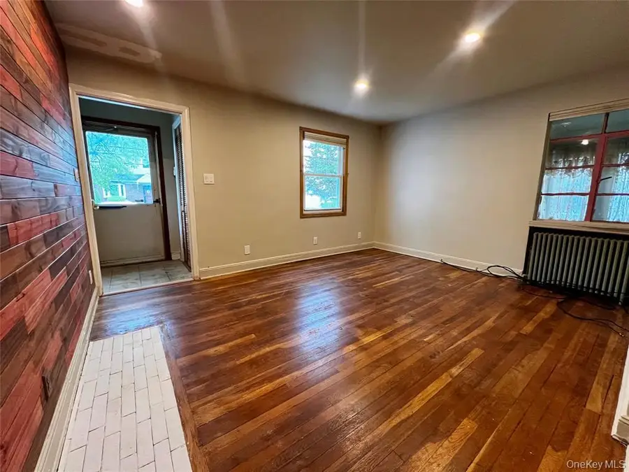 131 Goldenrod Avenue, Franklin Square, NY 11010 - #3