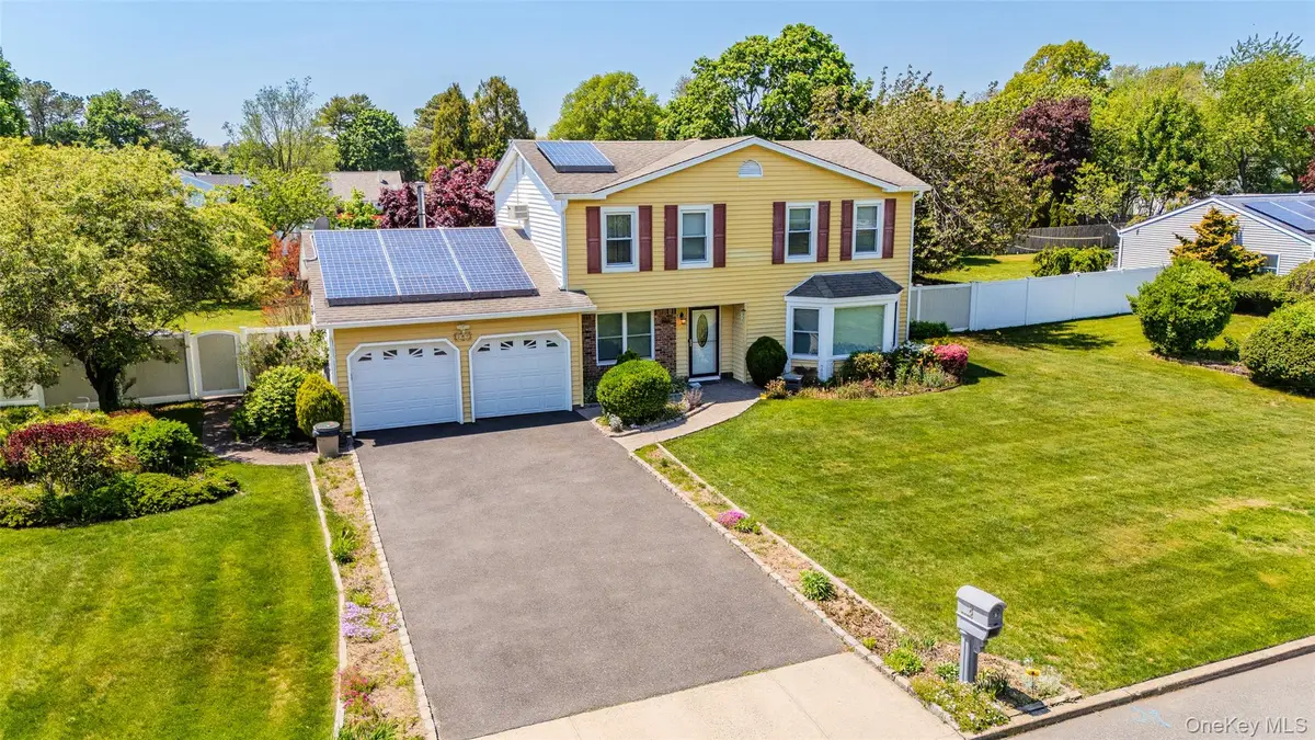 8 Lisa Court, Medford, NY 11763 - #1