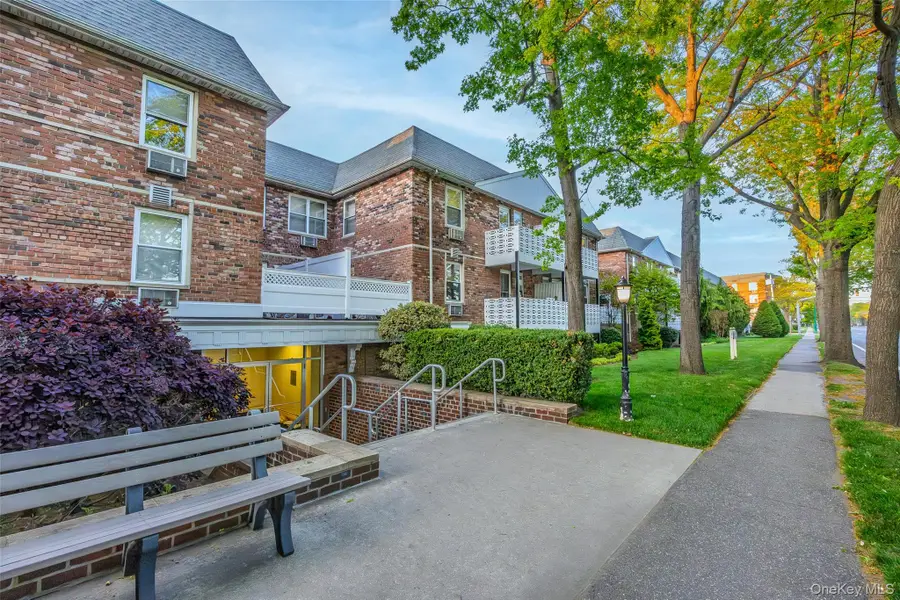 40 Daley Place #104, Lynbrook, NY 11563 - #3