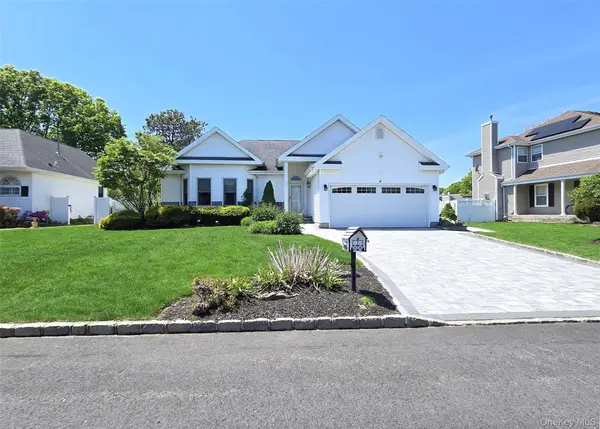 12 Laurel Lane, Holtsville, NY 11742