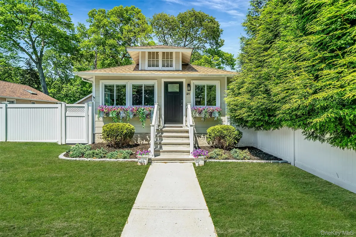 21 Forest Street, Ronkonkoma, NY 11779 - #1