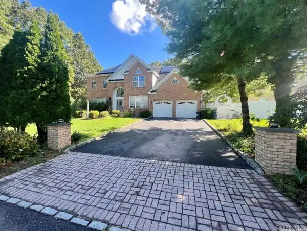 39 Independence Way, Miller Place, NY 11764