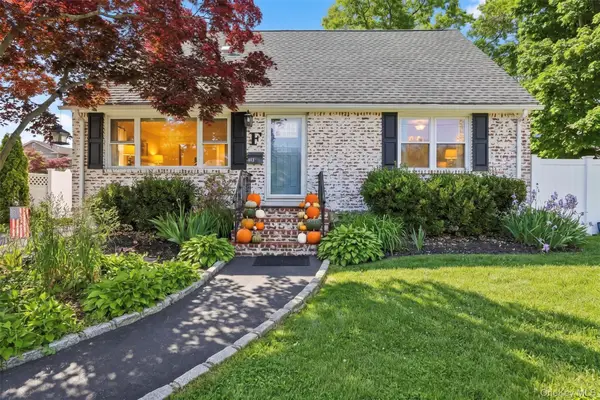 413 Pecan Street, Lindenhurst, NY 11757