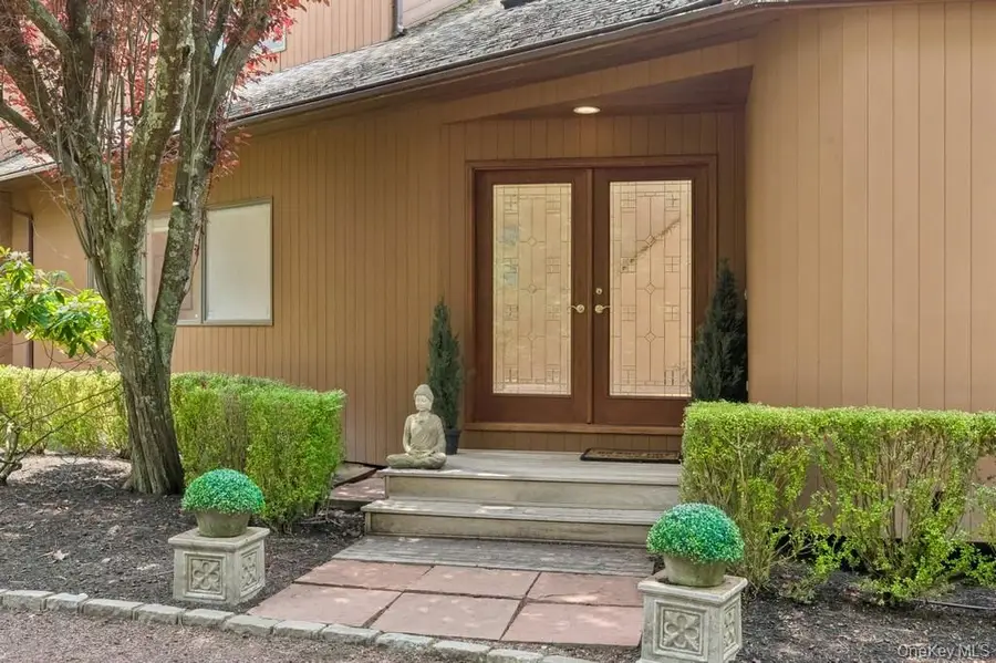 61 Hidden Cove Court, Southampton, NY 11968 - #2