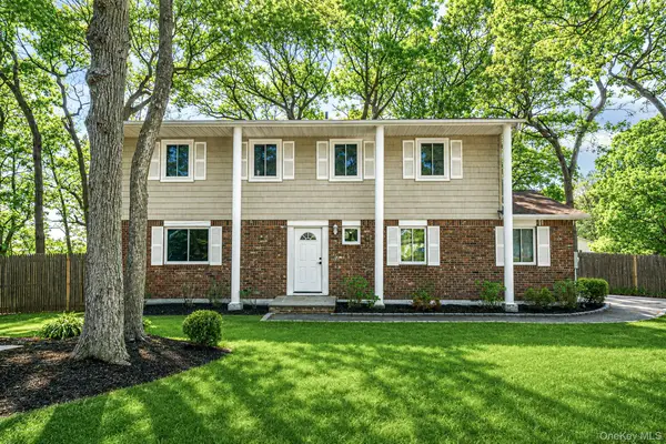 14 Basswood Lane, Farmingville, NY 11738