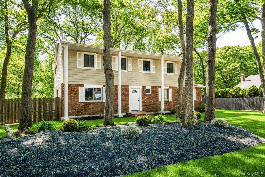 14 Basswood Lane, Farmingville, NY 11738 - #3