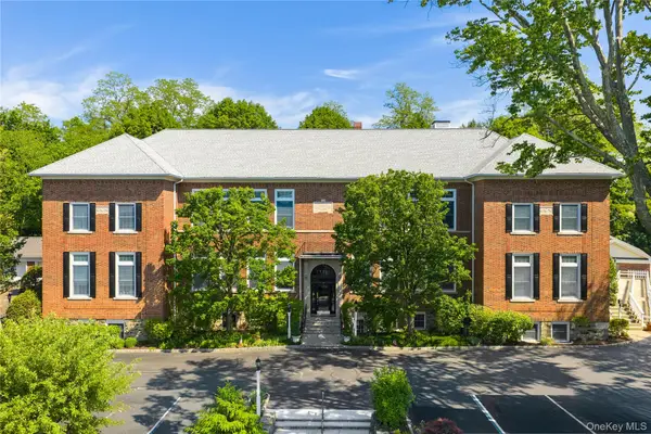 20 Whippoorwill Road E #2J, Armonk, NY 10504