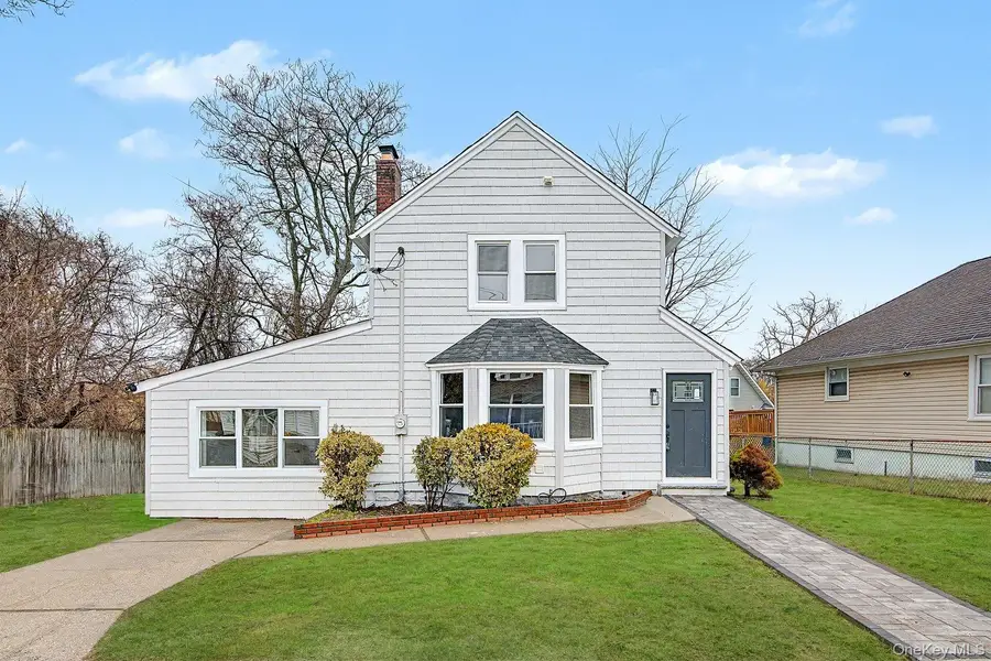 19 West Side Avenue, Bay Shore, NY 11706 - #2
