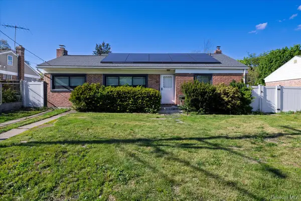69 W 22nd Street, Huntington Station, NY 11746