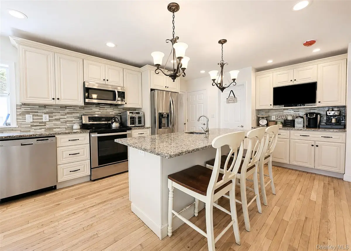 30 Park Avenue, Shirley, NY 11967 - #1