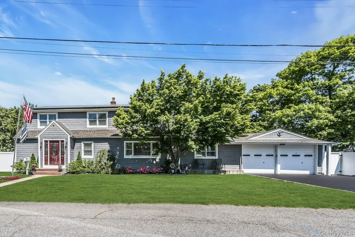 2 Vermont Street, Lindenhurst, NY 11757 - #1