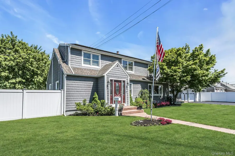 2 Vermont Street, Lindenhurst, NY 11757 - #3