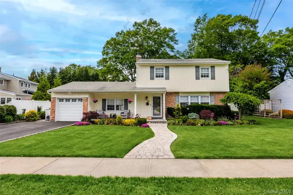 25 Gerald Lane, Old Bethpage, NY 11804
