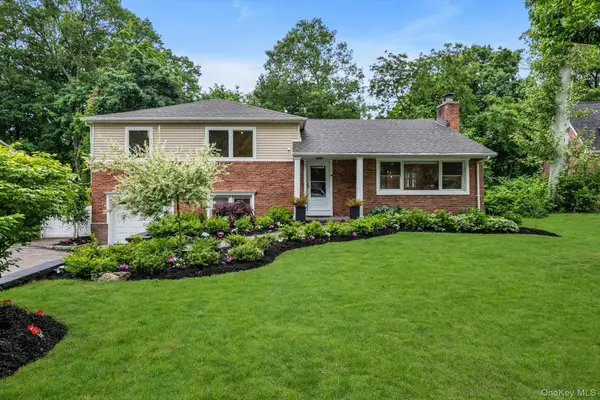 18 Pine Drive N, Roslyn, NY 11576