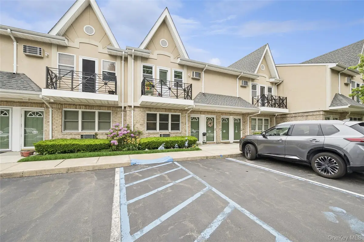 408 Cambridge Court, Glen Cove, NY 11542 - #1