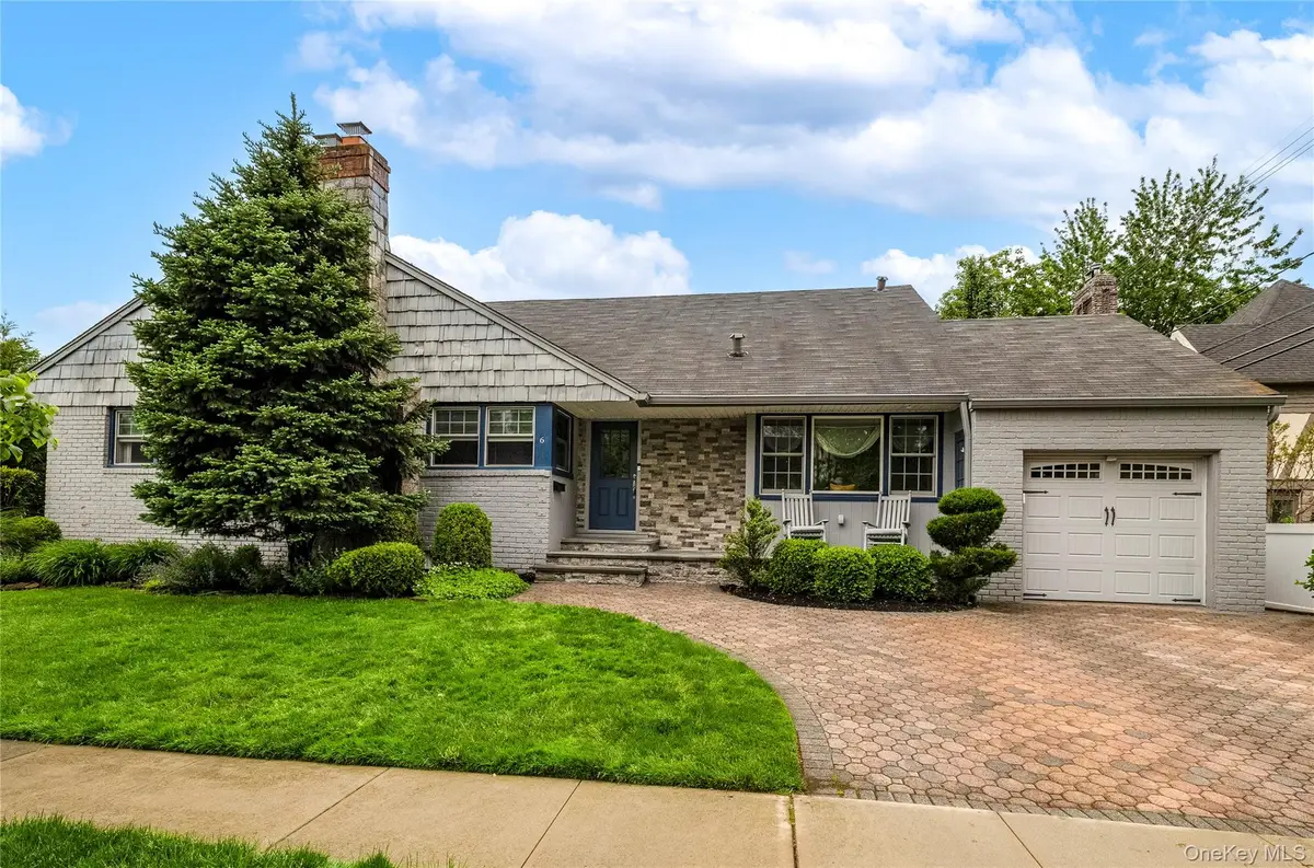 6 Blenheim Court, Rockville Centre, NY 11570 - #1