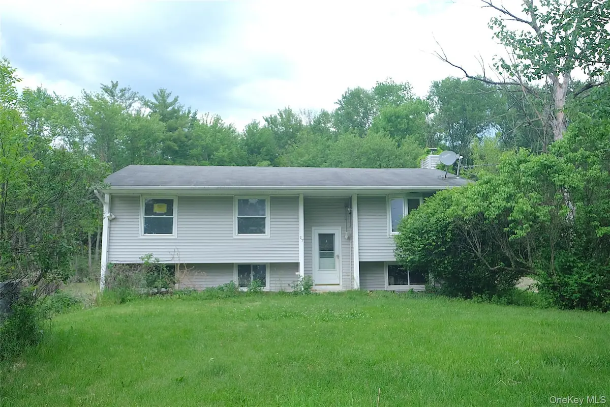 17 Roosevelt Road, Hyde Park, NY 12538 - #1