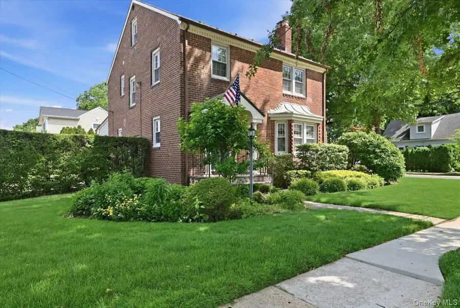 225 Crocus Avenue, Floral Park, NY 11001 - #2