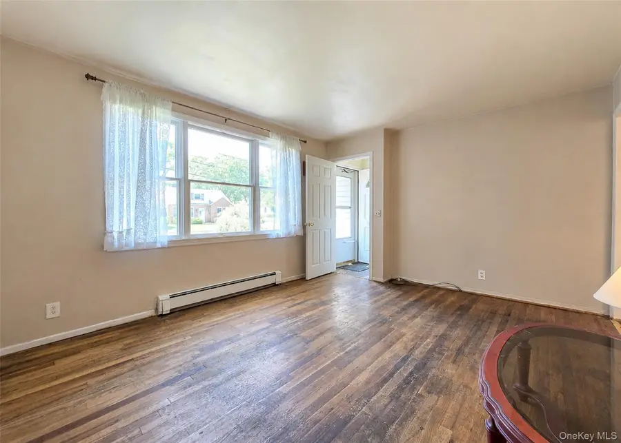 23 Robbins Avenue, Islip, NY 11751 - #3