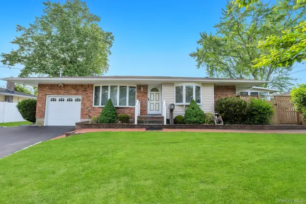 13 Fruitwood Lane, Commack, NY 11725