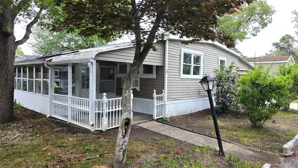 525 Riverleigh Avenue #27 Birch, Riverhead, NY 11901